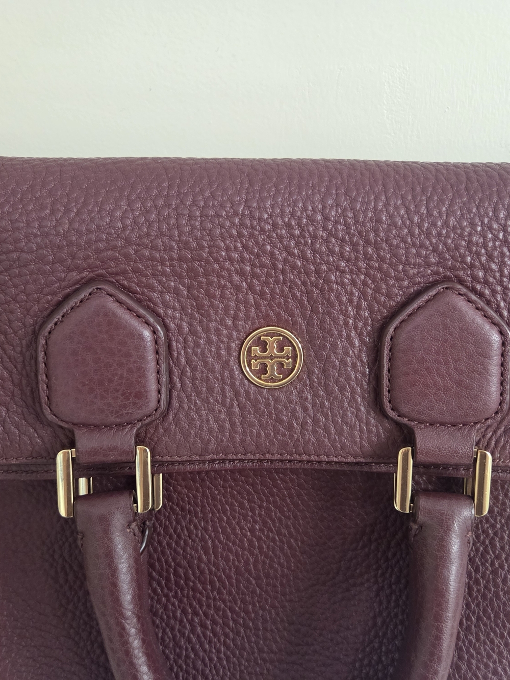 Tory Burch Pebbled Leather Robinson Foldover Messenger Crossbody In Burgundy - Picture 2 of 11